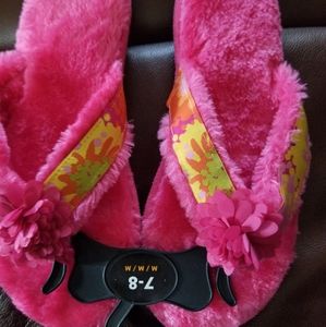 NEW SIZE 7/8 WOMAN SLIPPERS